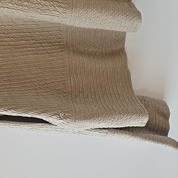 Lululemon Sweater, Size M - Picture 4 of 4